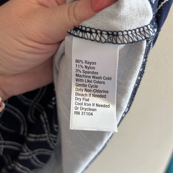 Crown & Ivy navy tank top - Picture 4 of 5